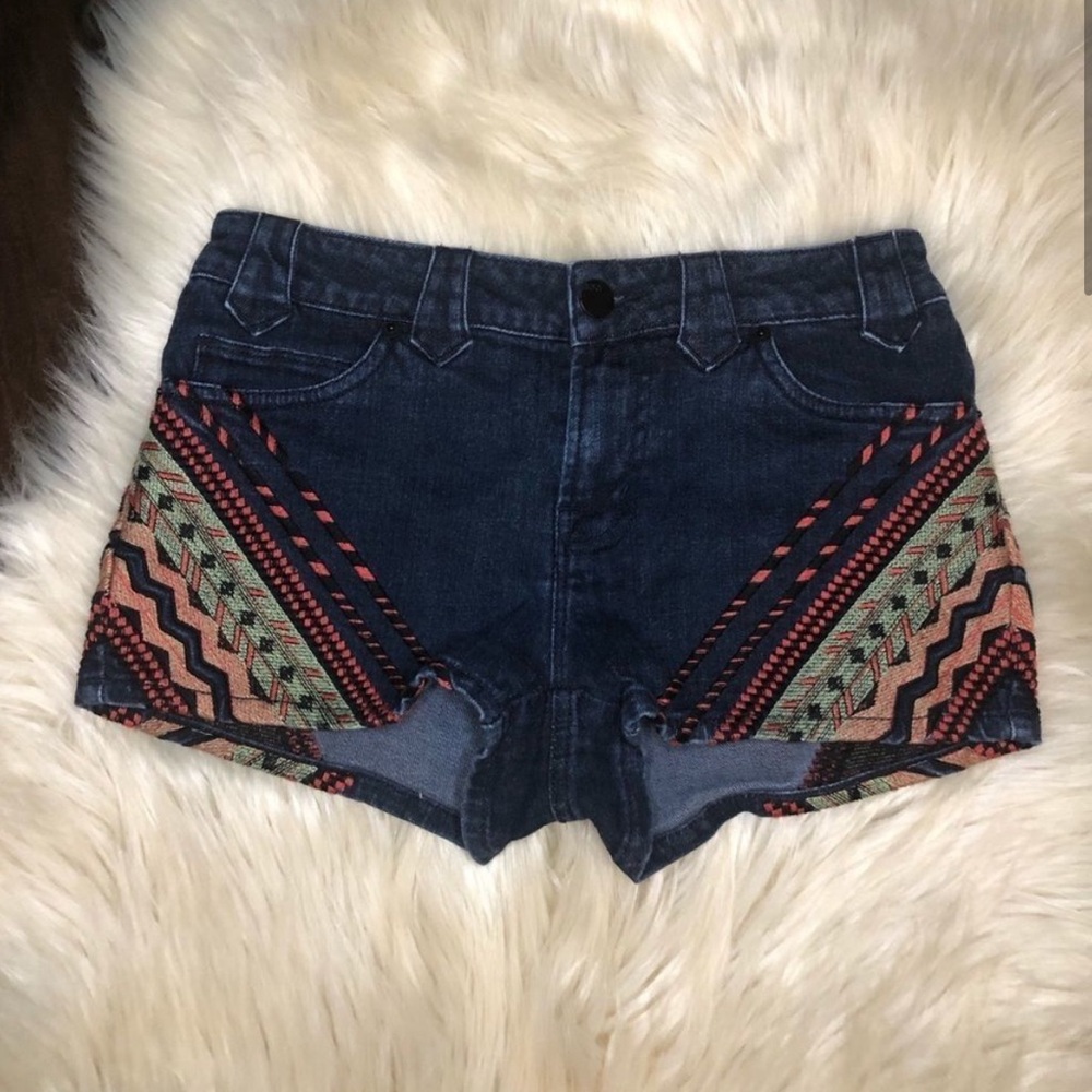 BDG Aztec Tribal Embroidered sz 27